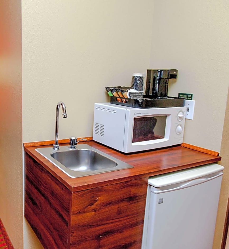 Comfort Inn & Suites at I-74 and 155