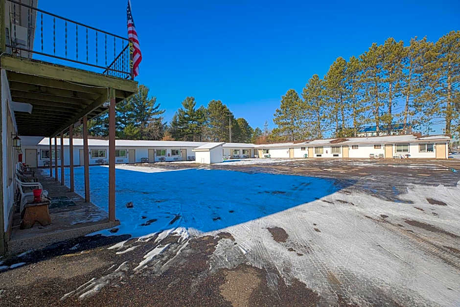 Love Hotels Tomahawk by OYO at Lake Mohawksin WI