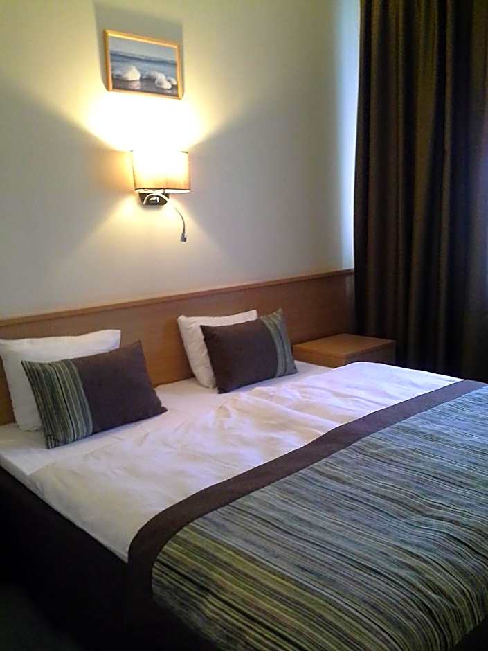 Sky High Hotel Airport 200 meters from the terminal