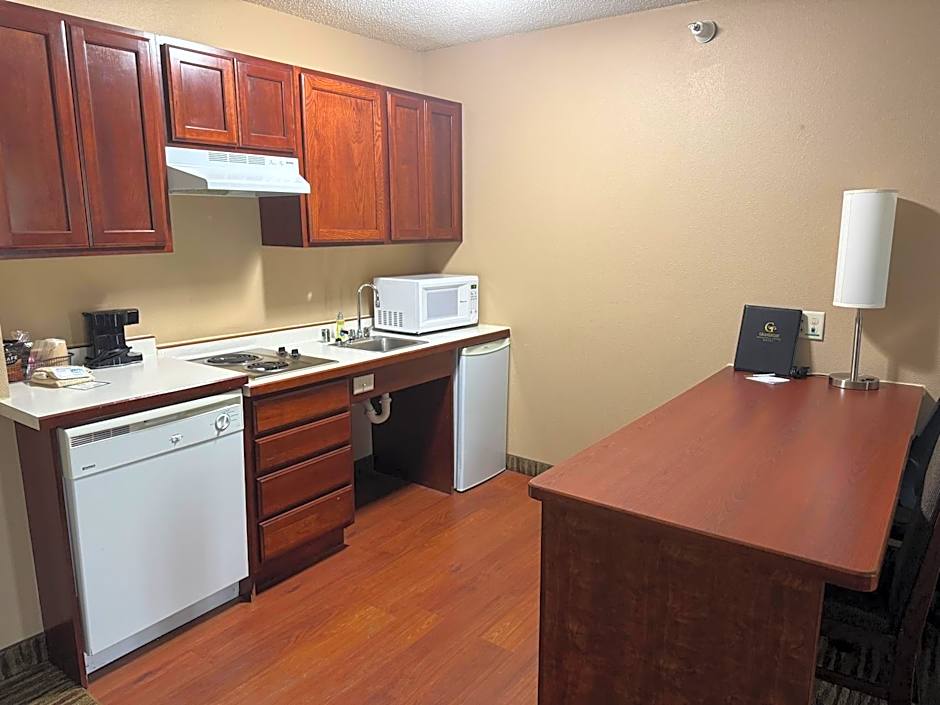 GrandStay Residential Suites Hotel - Eau Claire