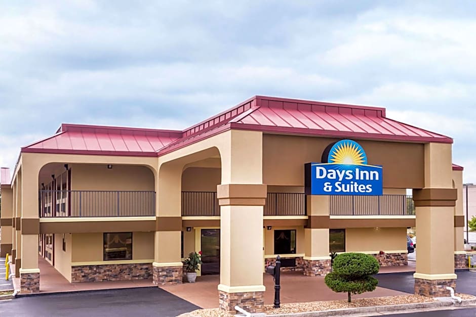 Photo 1 of 26 of Days Inn & Suites by Wyndham Warner Robins Near Robins AFB