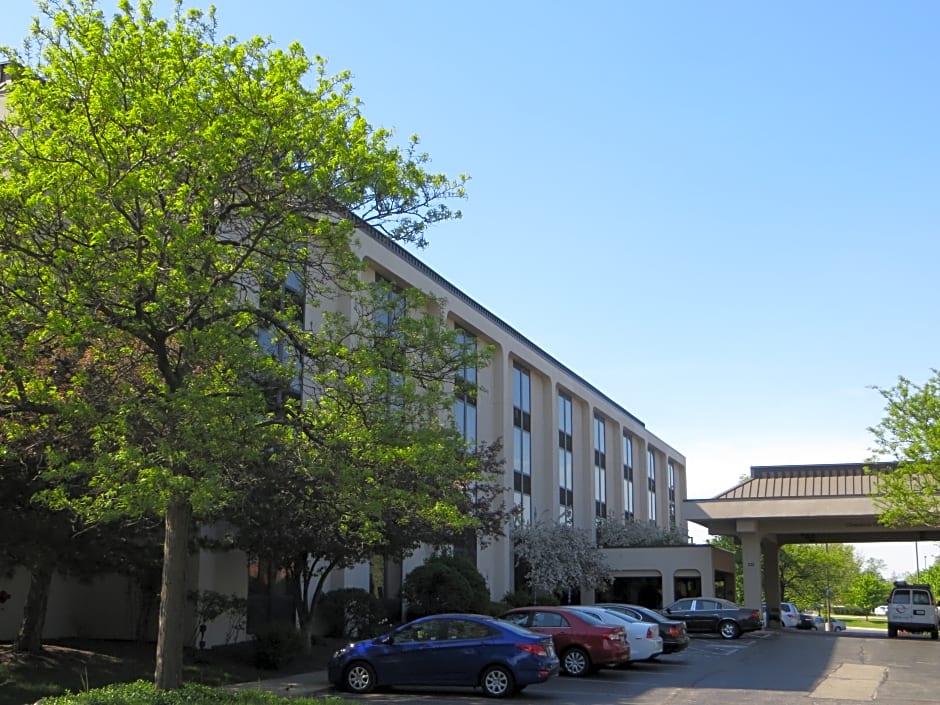 SureStay Plus Hotel by Best Western Chicago Lombard