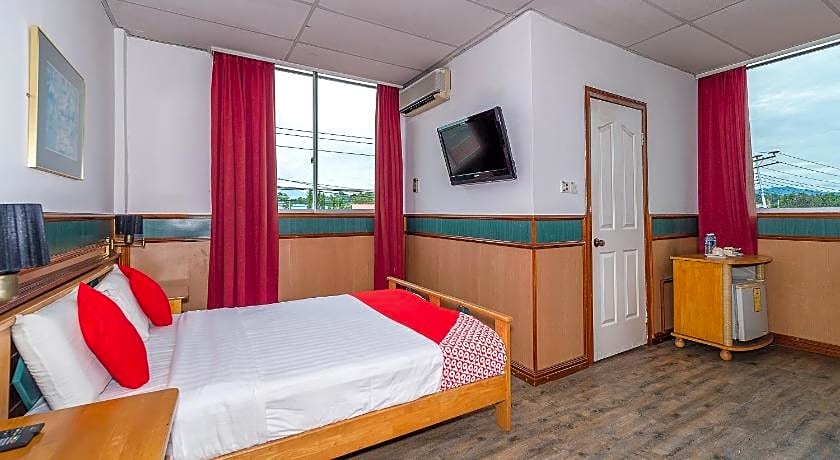 OYO 89864 Hotel Holiday Park