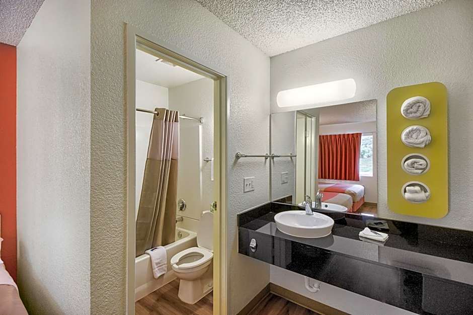 Motel 6-Everett, WA - South