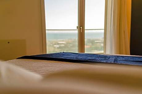 Suite with Sea View and Spa Bath