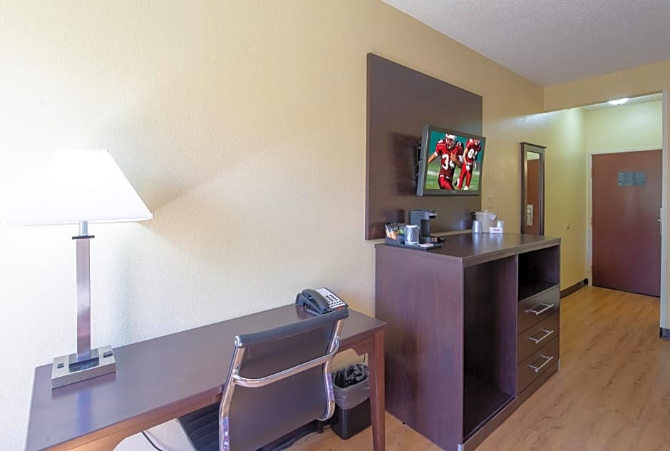 Red Roof Inn & Suites Indianapolis Airport
