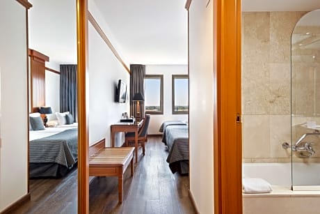 3 Single Beds Non-Smoking Standard Room Safe Wi-Fi Private Bathroom Air-Conditioned