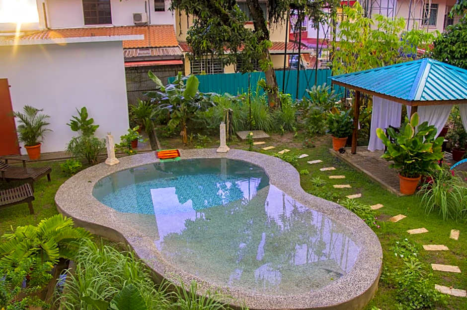 HAKS Boutique B&B with Pool & Farm-to-Table Dining