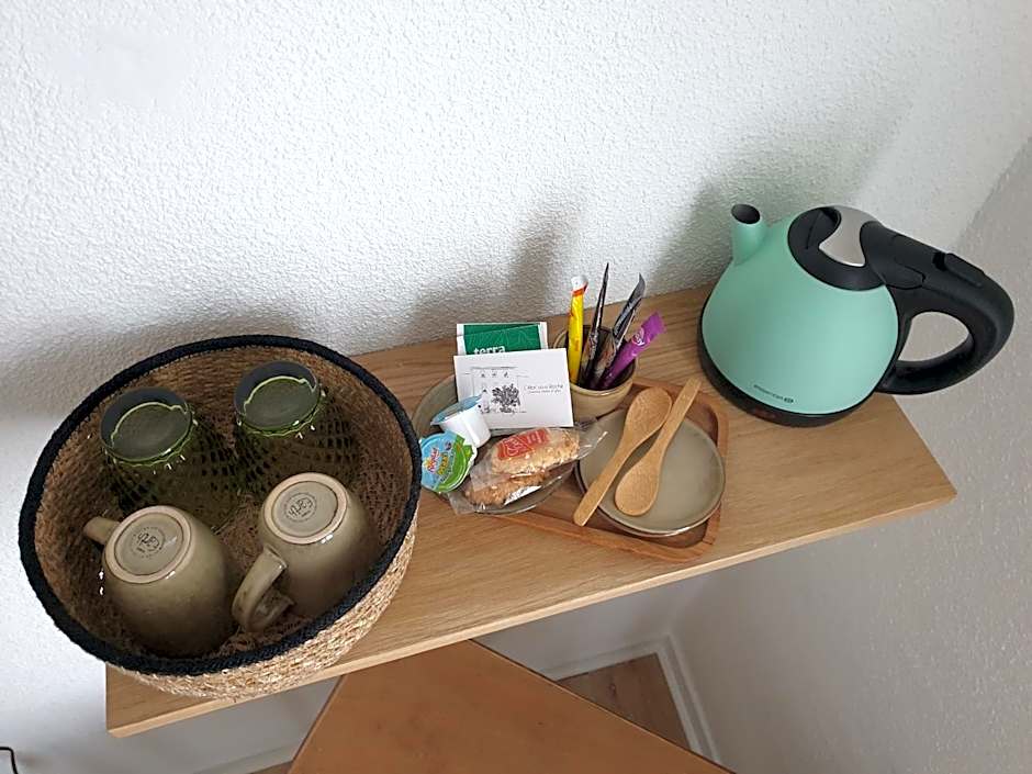 Chambres d'Hôtes et Gîtes- L'Abri sous Roche