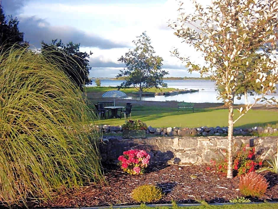 The Waterfront House Country Home