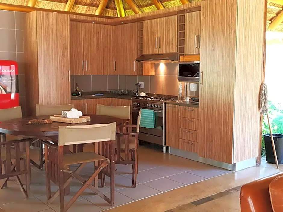 Zebula Golf and Wildlife Estate - Toktokkie Knocking Pax 20 - Moi Signature Luxury villa