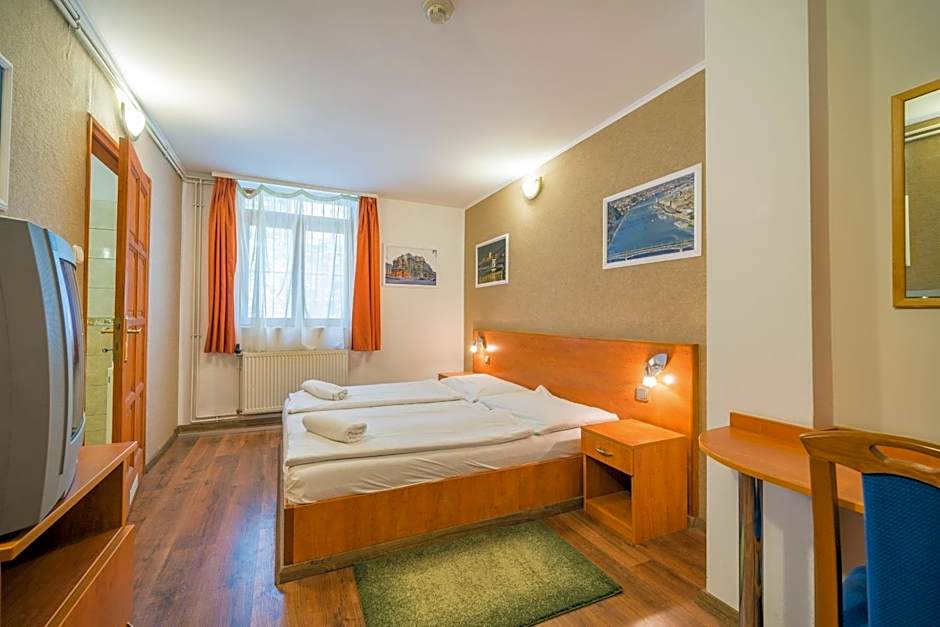 Easy Star Hotel