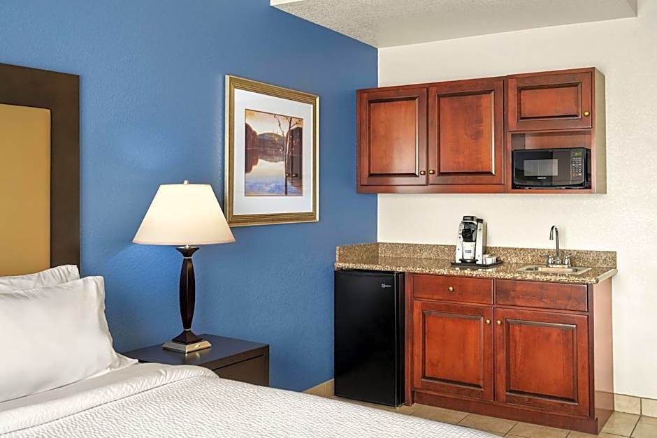 Holiday Inn Express & Suites New Buffalo, MI By IHG