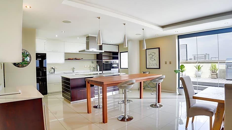 4 on Pritchard Luxury Suites