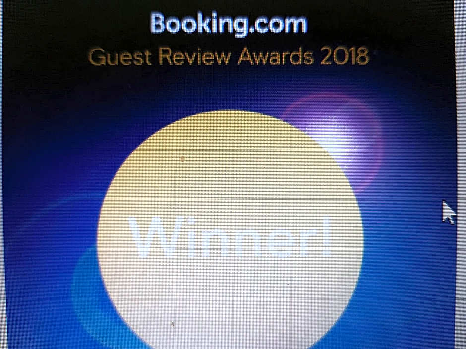 Château Lambert Moulinsart Hotel, shuttle airport, long term parking, snooker, large terrasse, dinner, breakfast