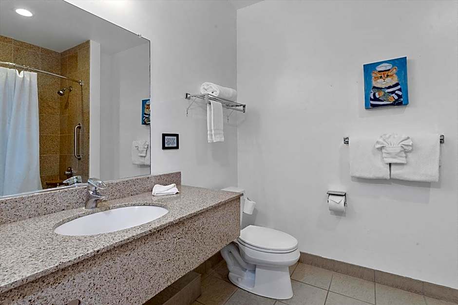 Beach House Inn & Suites