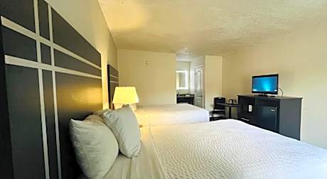 Queen Suite with Two Queen Beds - Non-Smoking