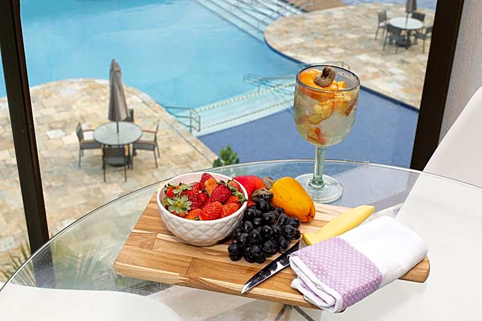 Charmoso Estúdio em Muro Alto com Vista para piscina