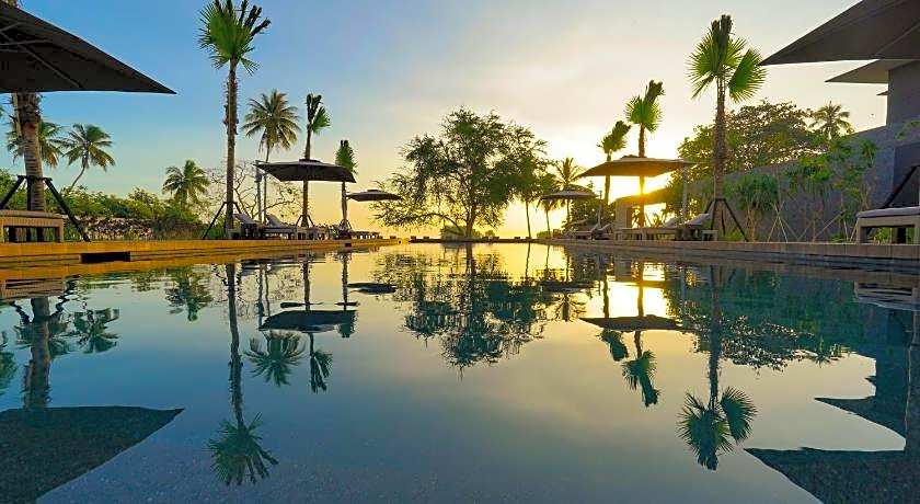 The Funny Lion - Puerto Princesa