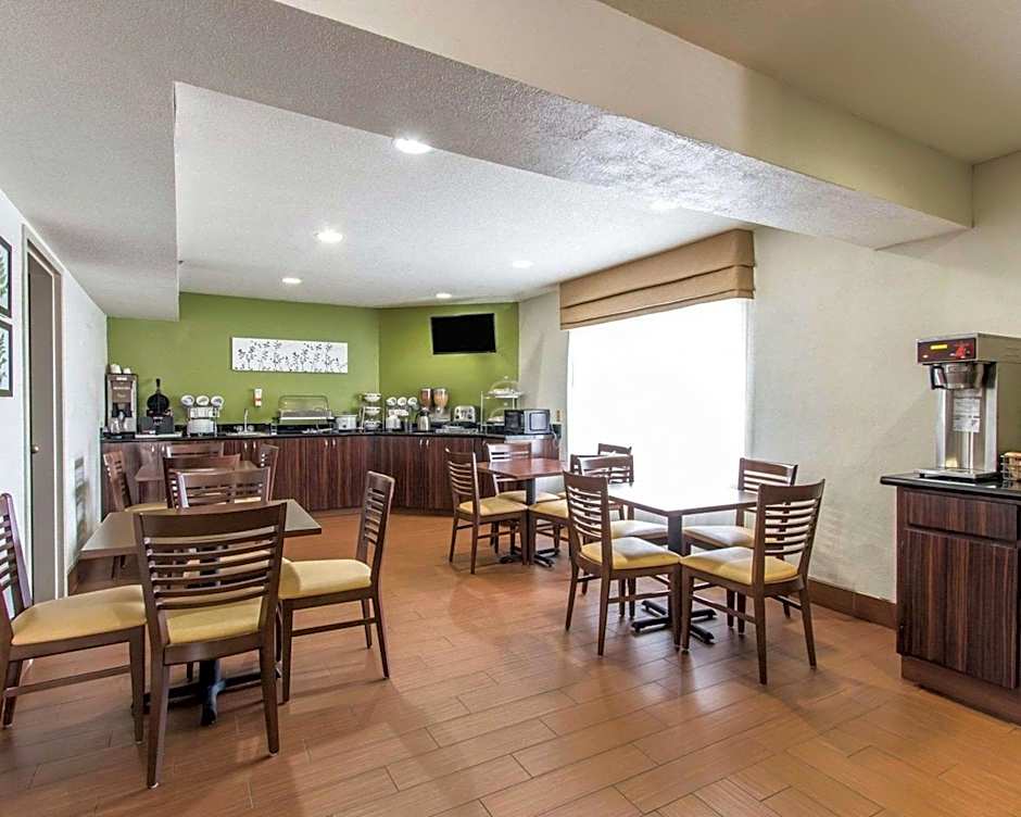 The Douillet by Demeure Hotels