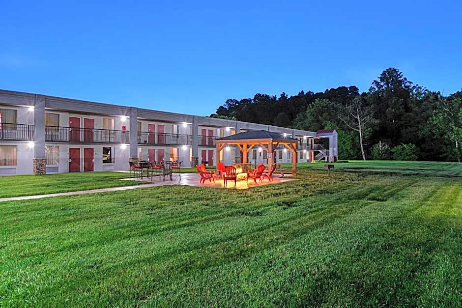 Red Roof Inn & Suites Wilkesboro