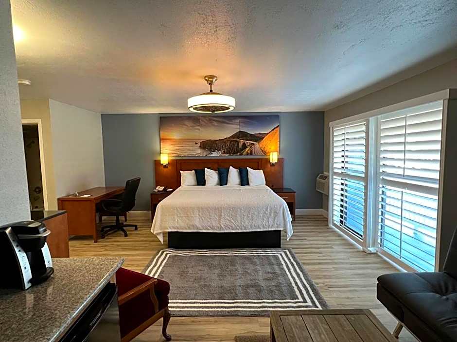 Pacific Coast Roadhouse Hotel
