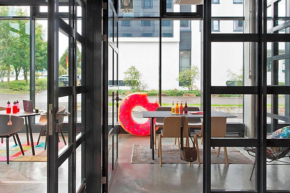 Moxy by Marriott Stuttgart Airport/Messe