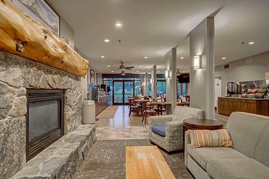 The Pine Lodge on Whitefish River