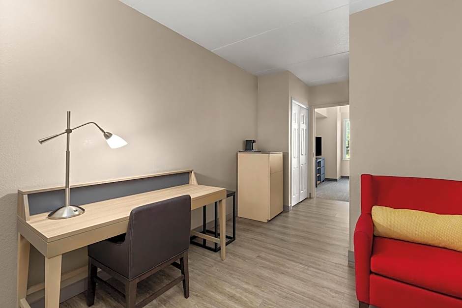 La Quinta Inn & Suites by Wyndam Knoxville West