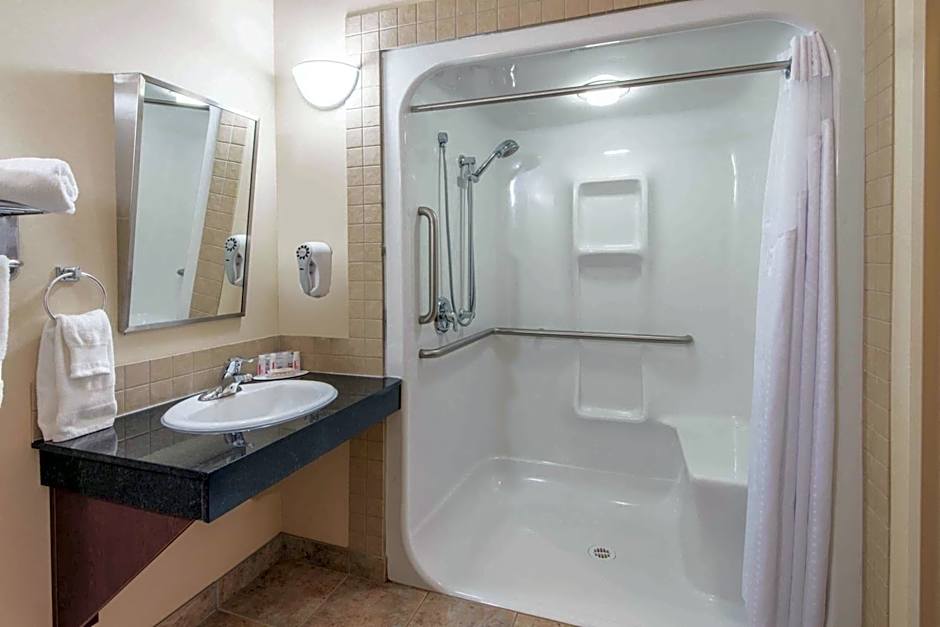 Ramada by Wyndham Wainwright