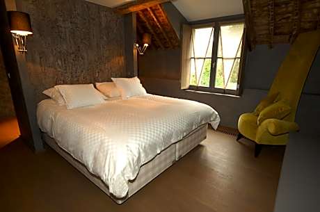 Duplex Suite with Pool View