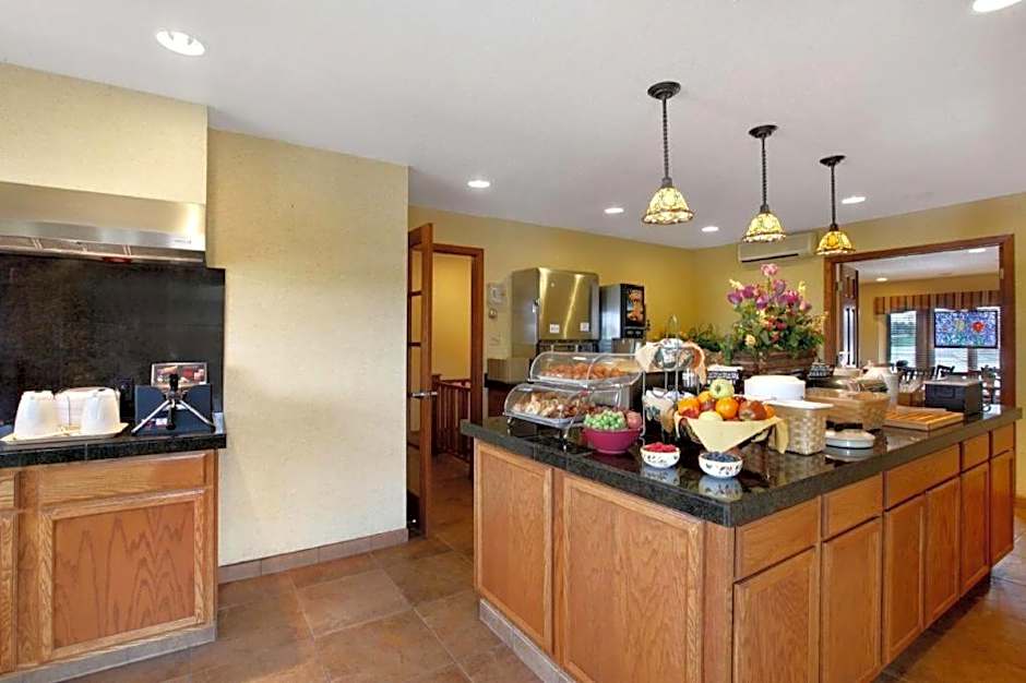 Quality Inn & Suites Detroit Lakes