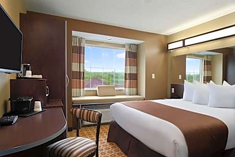 Queen Room - Disability Access/Non-Smoking