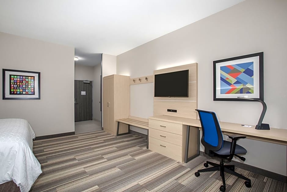 Holiday Inn Express & Suites - Denver NE - Brighton