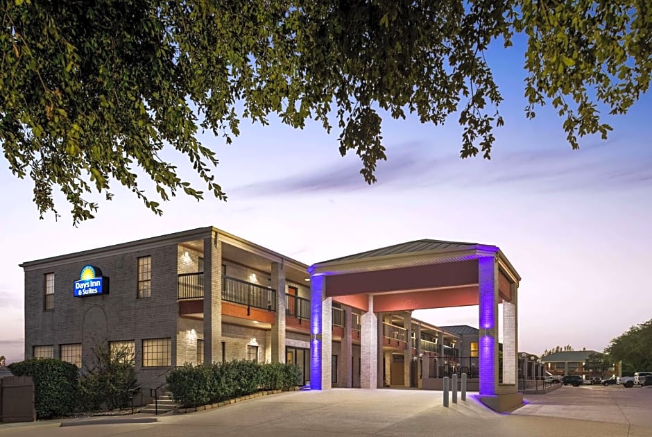 Days Inn by Wyndham San Antonio Near Fiesta Park