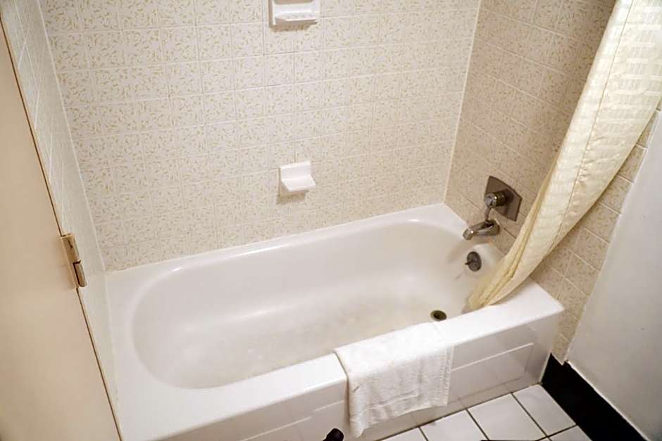 Quality Quarters Inn By OYO Richmond KY I-75