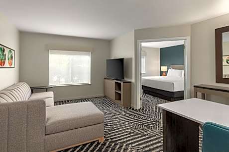 Two-Bedroom Suite with Accessible Tub