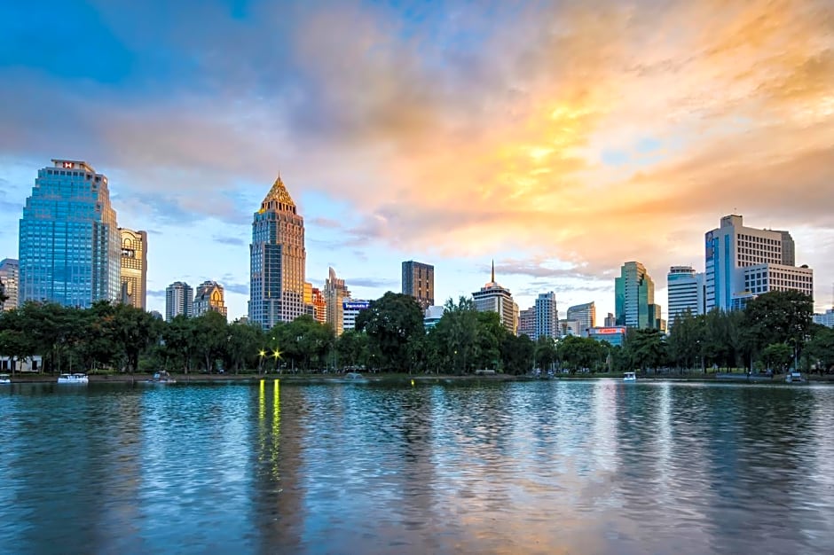 Locals Bangkok Siamese Nang Linchee