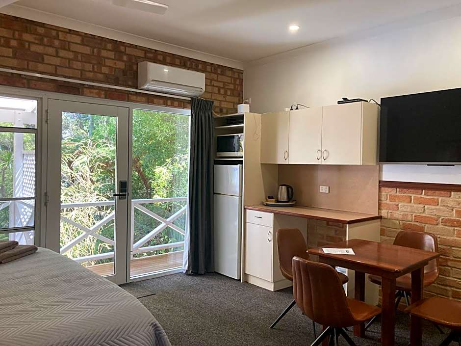 Edge Of The Forest Motel