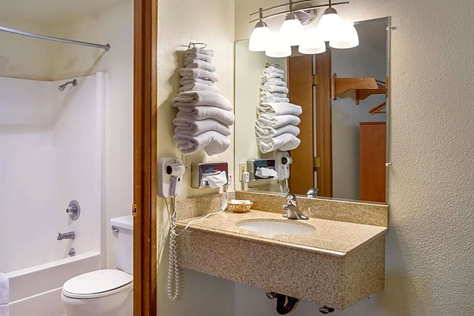 Super 8 by Wyndham Vancouver East