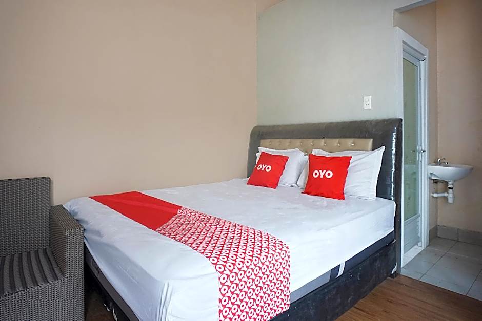 OYO 93003 B32 Homestay