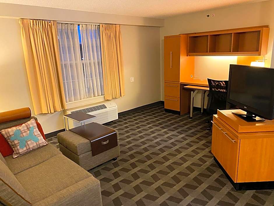 MainStay Suites Middleburg Heights Cleveland Airport
