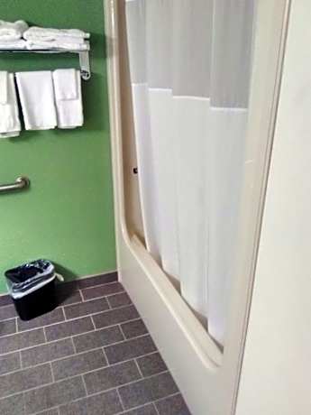 Queen Room - Accessible/Nonsmoking