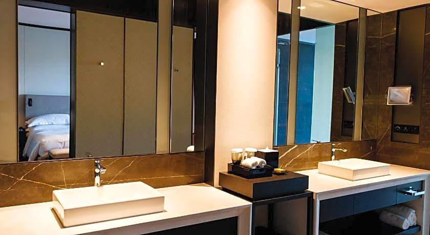 Hilton Ningbo Dongqian Lake Resort