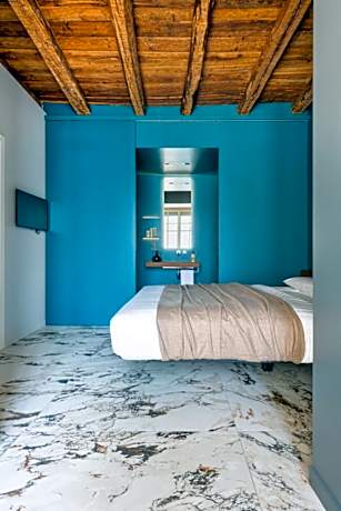 Queen Room with Lake View