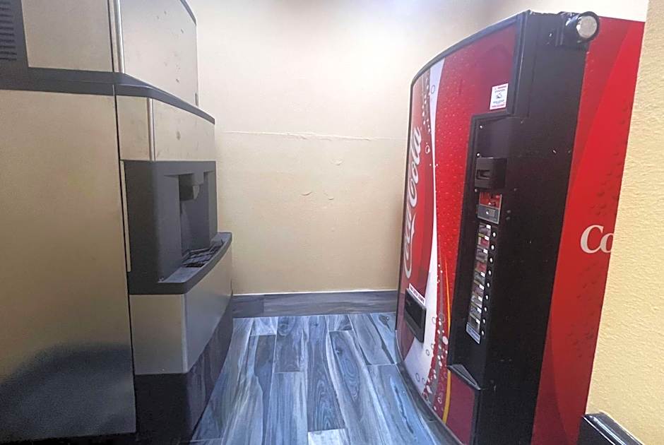 Super 8 by Wyndham Pasadena