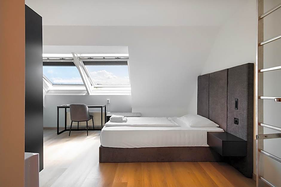 Lenas Donau Hotel