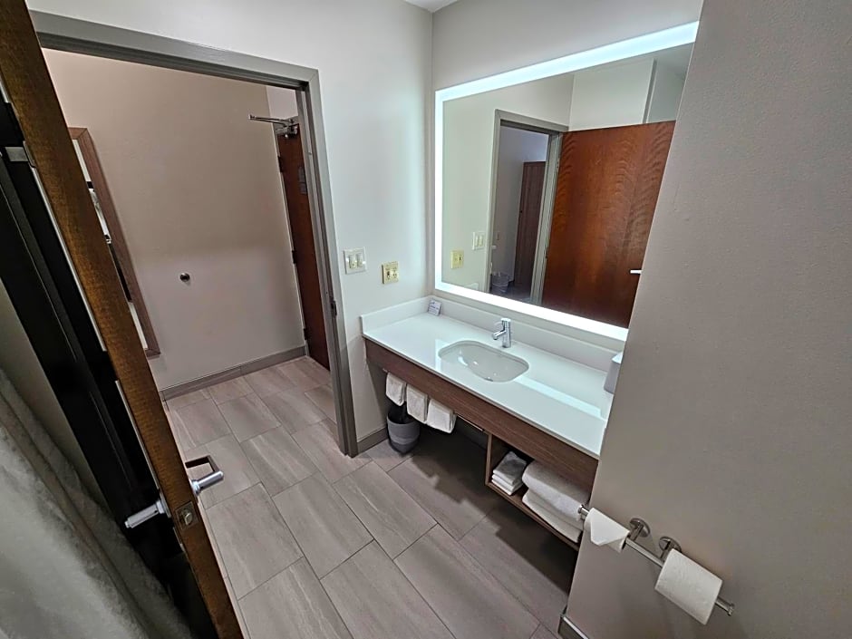 Holiday Inn Express Hotel & Suites Cincinnati-Blue Ash By IHG