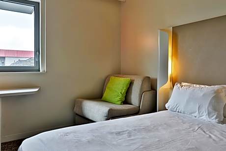 Standard Double Room with One Single Bed - Up to Ten Years