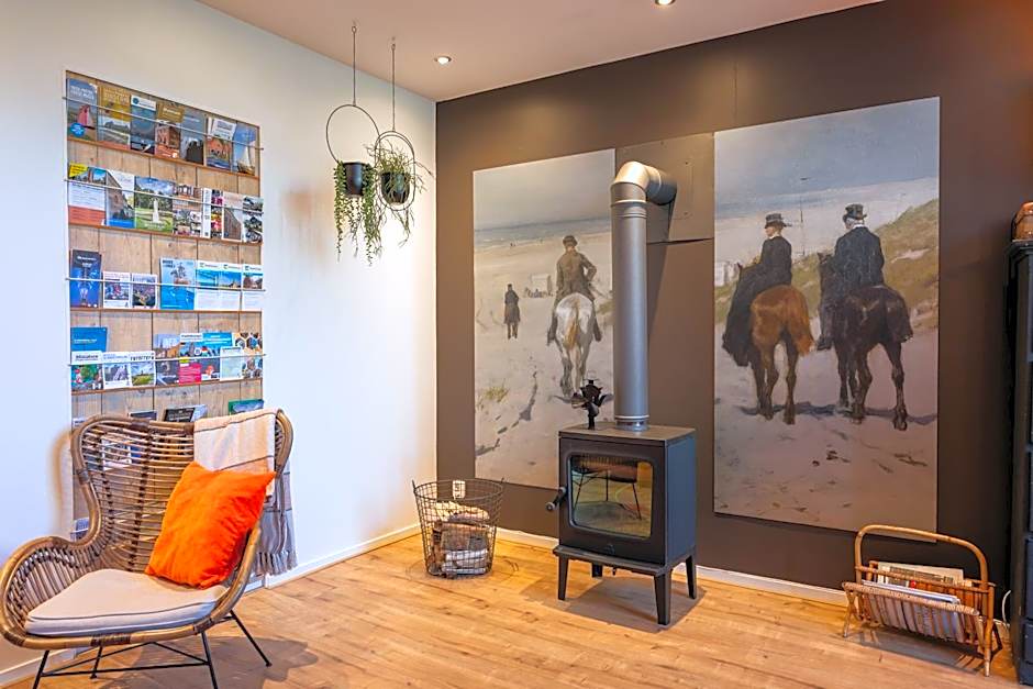 Thús yn Hantum Vakantiehuisje met hottub in Friesland